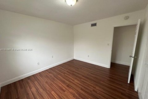 Condo in Miami, Florida, 2 bedrooms  № 1768410 - photo 13