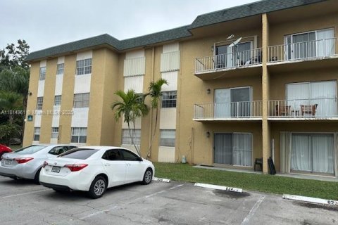 Condo in Miami, Florida, 2 bedrooms  № 1768410 - photo 1