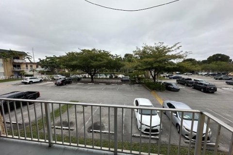 Condo in Miami, Florida, 2 bedrooms  № 1768410 - photo 17