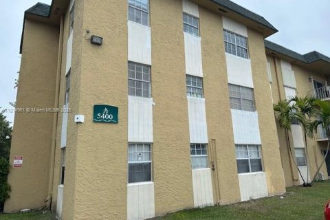 Condo in Miami, Florida, 2 bedrooms  № 1768410 - photo 2