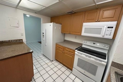 Condo in Miami, Florida, 2 bedrooms  № 1768410 - photo 9