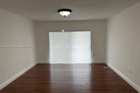 Condo in Miami, Florida, 2 bedrooms  № 1768410 - photo 11