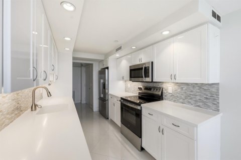 Copropriété à vendre à Palm Beach, Floride: 3 chambres, 196.86 m2 № 2262218 - photo 17
