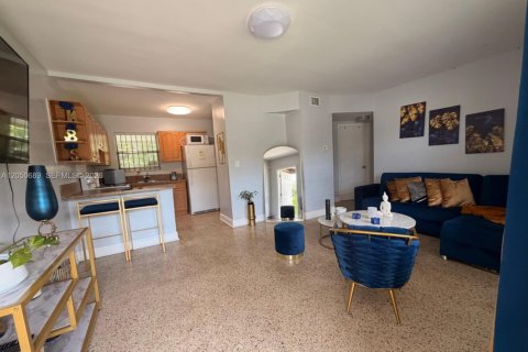 Immobilier commercial à vendre à Opa-locka, Floride: 130.81 m2 № 2187178 - photo 12