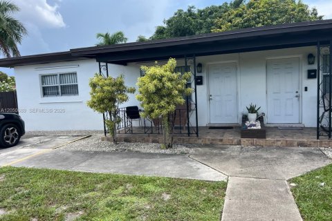 Immobilier commercial à Opa-locka, Floride 130.81 m2 № 2187178