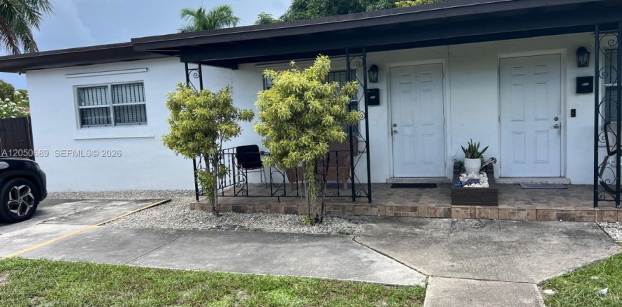 Immobilier commercial à Opa-locka, Floride 130.81 m2 № 2187178