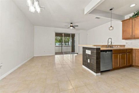 Touwnhouse à vendre à Pinellas Park, Floride: 3 chambres, 131.92 m2 № 2410329 - photo 7