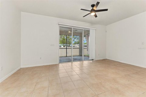Touwnhouse à vendre à Pinellas Park, Floride: 3 chambres, 131.92 m2 № 2410329 - photo 13