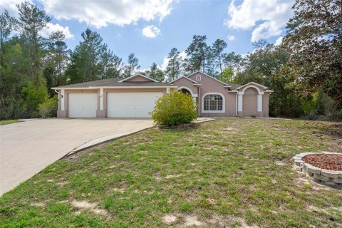 House in Homosassa, Florida 4 bedrooms, 174.66 sq.m. № 1716633 - photo 1