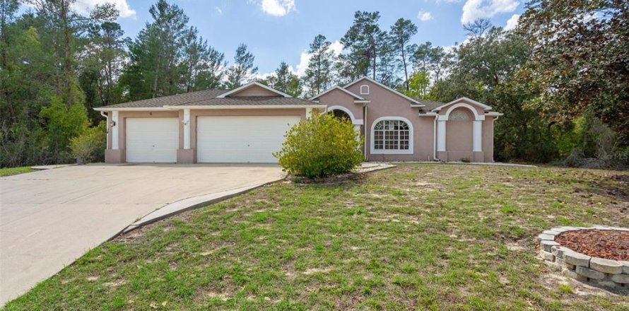House in Homosassa, Florida 4 bedrooms, 174.66 sq.m. № 1716633