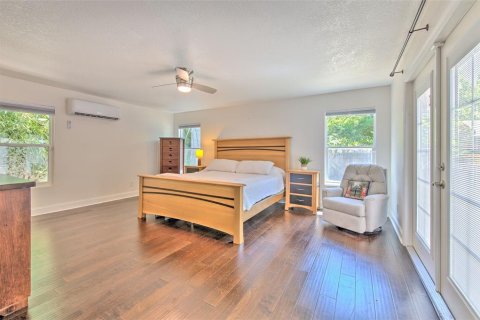 House in Tampa, Florida 3 bedrooms, 216.56 sq.m. № 2091946 - photo 15