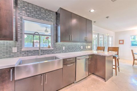 House in Tampa, Florida 3 bedrooms, 216.56 sq.m. № 2091946 - photo 10