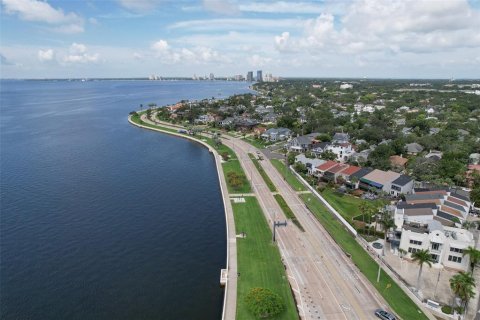House in Tampa, Florida 3 bedrooms, 216.56 sq.m. № 2091946 - photo 6