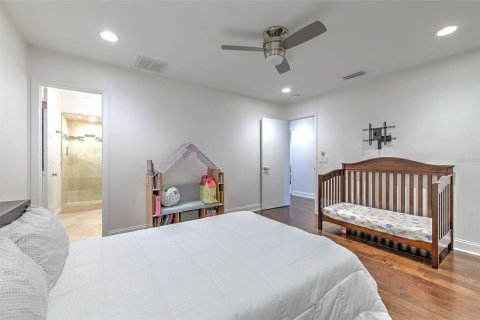 House in Tampa, Florida 3 bedrooms, 216.56 sq.m. № 2091946 - photo 16