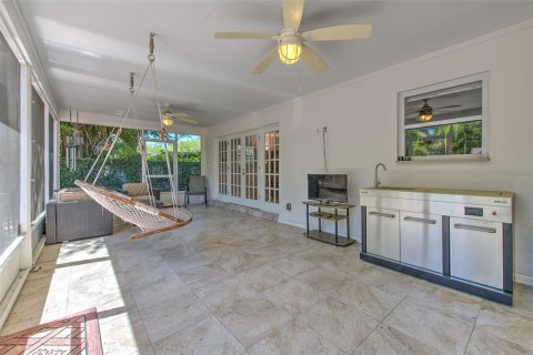 House in Tampa, Florida 3 bedrooms, 216.56 sq.m. № 2091946 - photo 24