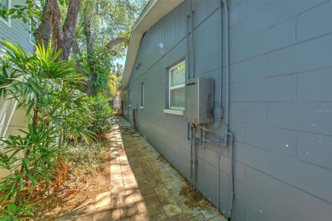 House in Tampa, Florida 3 bedrooms, 216.56 sq.m. № 2091946 - photo 25