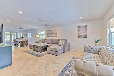 House in Tampa, Florida 3 bedrooms, 216.56 sq.m. № 2091946 - photo 9