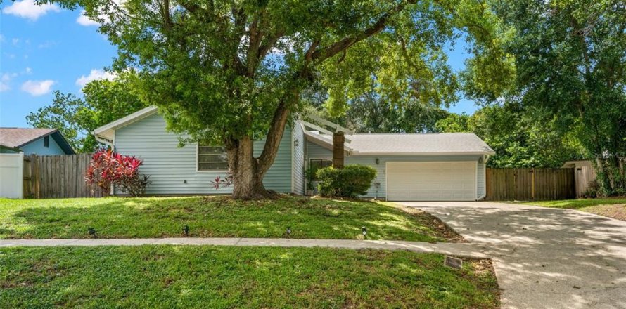 House in Clearwater, Florida 4 bedrooms, 187.29 sq.m. № 1835477
