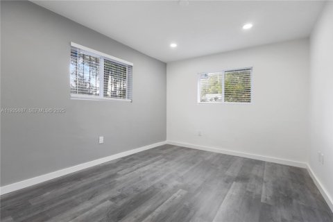 Casa en alquiler en Miami, Florida, 3 dormitorios, 184.69 m2 № 1993844 - foto 8