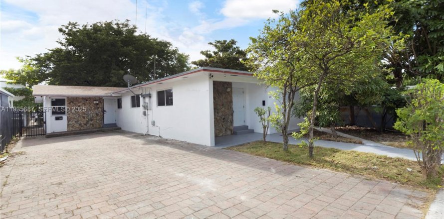 Casa en Miami, Florida 3 dormitorios, 184.69 m2 № 1993844