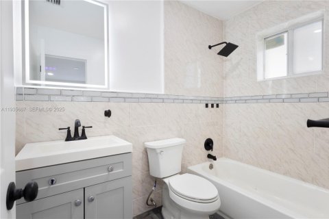 Casa en alquiler en Miami, Florida, 3 dormitorios, 184.69 m2 № 1993844 - foto 10
