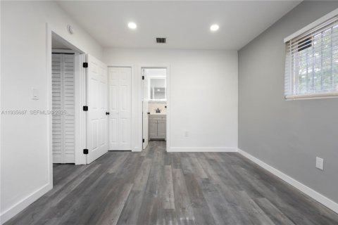 Casa en alquiler en Miami, Florida, 3 dormitorios, 184.69 m2 № 1993844 - foto 9