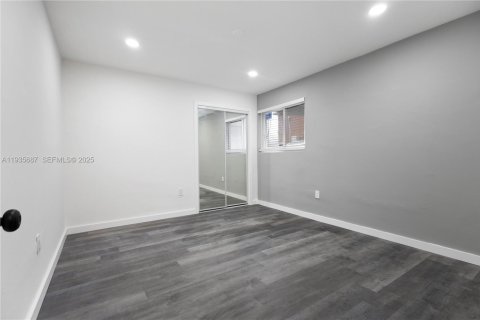 Casa en alquiler en Miami, Florida, 3 dormitorios, 184.69 m2 № 1993844 - foto 13