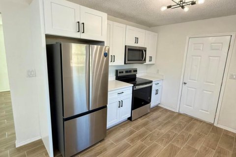 House in Lake Placid, Florida 4 bedrooms, 167.22 sq.m. № 2083948 - photo 4