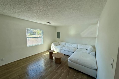 House in Lake Placid, Florida 4 bedrooms, 167.22 sq.m. № 2083948 - photo 7