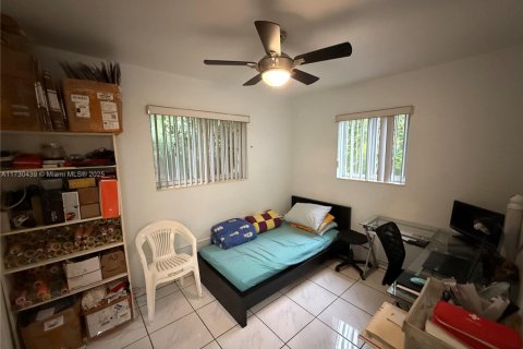 House in North Miami Beach, Florida 3 bedrooms, 141.12 sq.m. № 1811233 - photo 8
