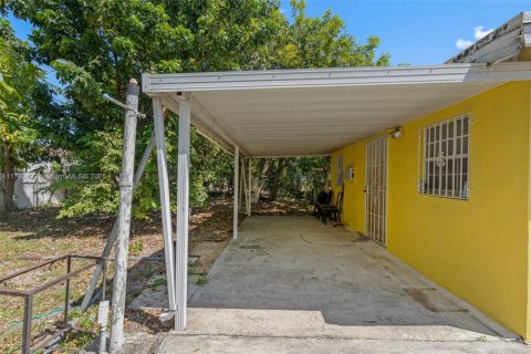 House in North Miami Beach, Florida 3 bedrooms, 141.12 sq.m. № 1811233 - photo 26
