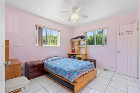 House in North Miami Beach, Florida 3 bedrooms, 141.12 sq.m. № 1811233 - photo 17