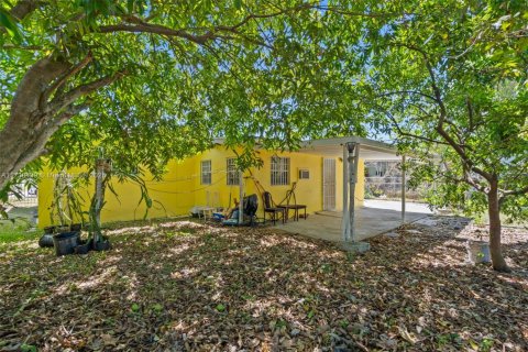 House in North Miami Beach, Florida 3 bedrooms, 141.12 sq.m. № 1811233 - photo 29