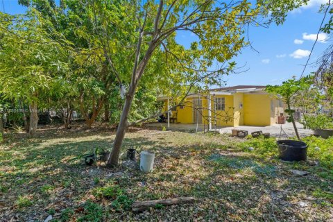 House in North Miami Beach, Florida 3 bedrooms, 141.12 sq.m. № 1811233 - photo 30