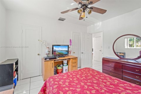 House in North Miami Beach, Florida 3 bedrooms, 141.12 sq.m. № 1811233 - photo 21