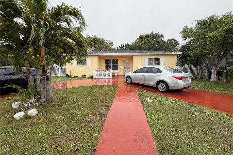 House in North Miami Beach, Florida 3 bedrooms, 141.12 sq.m. № 1811233 - photo 1