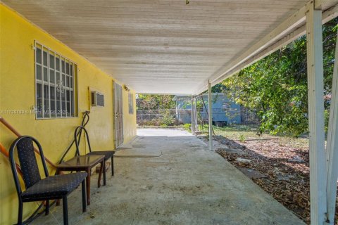 House in North Miami Beach, Florida 3 bedrooms, 141.12 sq.m. № 1811233 - photo 25