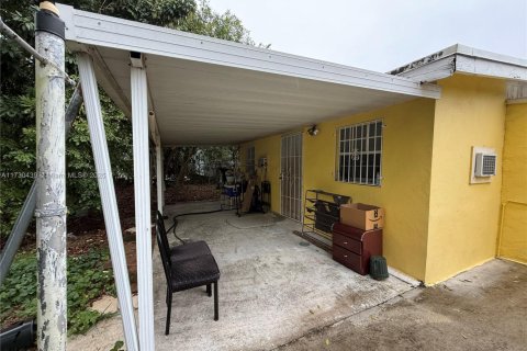 House in North Miami Beach, Florida 3 bedrooms, 141.12 sq.m. № 1811233 - photo 15