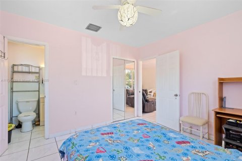 House in North Miami Beach, Florida 3 bedrooms, 141.12 sq.m. № 1811233 - photo 18