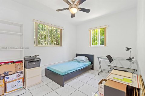 House in North Miami Beach, Florida 3 bedrooms, 141.12 sq.m. № 1811233 - photo 23