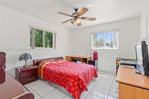 House in North Miami Beach, Florida 3 bedrooms, 141.12 sq.m. № 1811233 - photo 20