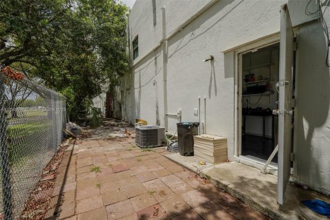 Propiedad comercial en venta en Miami, Florida № 1940351 - foto 13