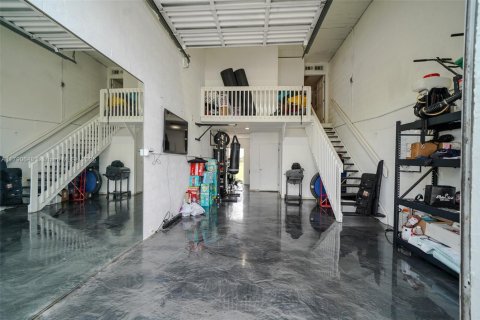 Propiedad comercial en venta en Miami, Florida № 1940351 - foto 4