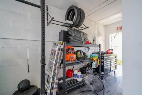 Propiedad comercial en venta en Miami, Florida № 1940351 - foto 7