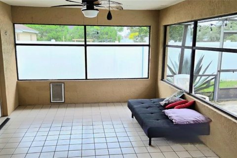 House in Deltona, Florida 3 bedrooms, 182.92 sq.m. № 2404631 - photo 7
