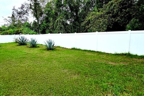 House in Deltona, Florida 3 bedrooms, 182.92 sq.m. № 2404631 - photo 5