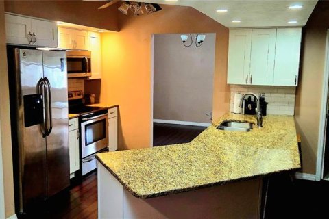 House in Deltona, Florida 3 bedrooms, 182.92 sq.m. № 2404631 - photo 8