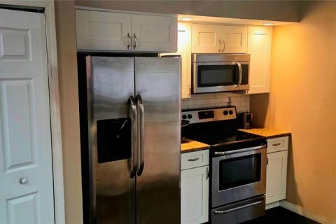 House in Deltona, Florida 3 bedrooms, 182.92 sq.m. № 2404631 - photo 9