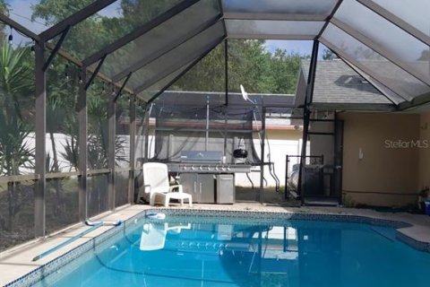 House in Deltona, Florida 3 bedrooms, 182.92 sq.m. № 2404631 - photo 2