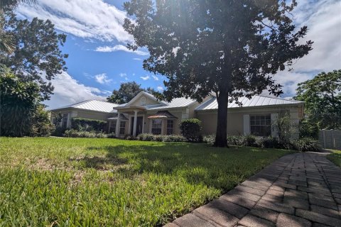 House in Orlando, Florida 5 bedrooms, 257.53 sq.m. № 1908275 - photo 1